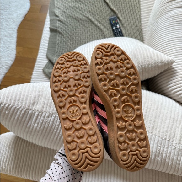 Adidas Gazelle Brown Sneakers with Pink and Green Accents - Picture 4 of 7